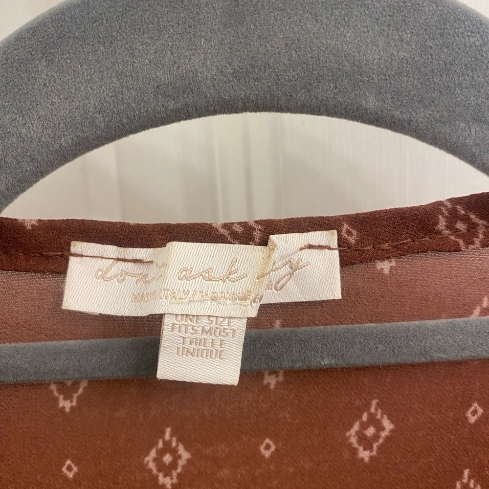 Patterned Tie Top - Picture 2 of 2